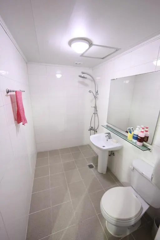 Valentine Hotel Busan 2*,